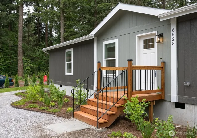 Photo 4 of Manufactured home for sale at 8528 Juniper Pl, Maple Falls, WA 98266 | MLS# NWM2544442 | Listing updated on 2026-10-01