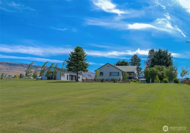 Photo 3 of Single family home for sale at 2735 4th Street, East Wenatchee, WA 98802 | MLS# NWM2544457 | Listing updated on 2026-09-22