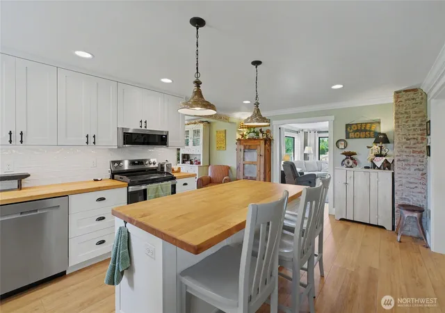 Photo 3 of Single family home for sale at 2735 4th Street, East Wenatchee, WA 98802 | MLS# NWM2544457 | Listing updated on 2026-09-22