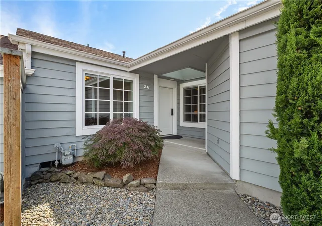 Photo 3 of Condo for sale at 6020 N Highlands Pkwy #38E, Tacoma, WA 98406 | MLS# NWM2544473 | Listing updated on 2026-09-22