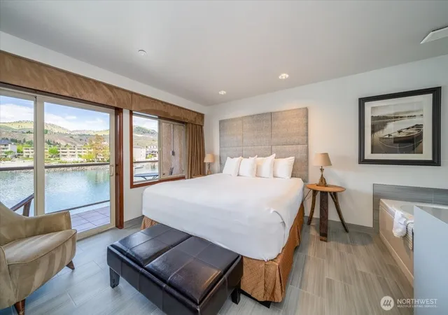 Photo 3 of Condo for sale at 322 W Woodin Ave #721, Chelan, WA 98816 | MLS# NWM2544479 | Listing updated on 2026-09-22