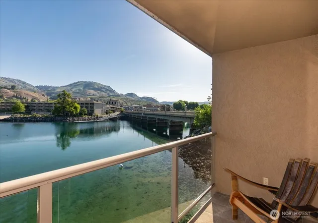 Photo 3 of Condo for sale at 322 W Woodin Ave #721, Chelan, WA 98816 | MLS# NWM2544479 | Listing updated on 2026-09-22