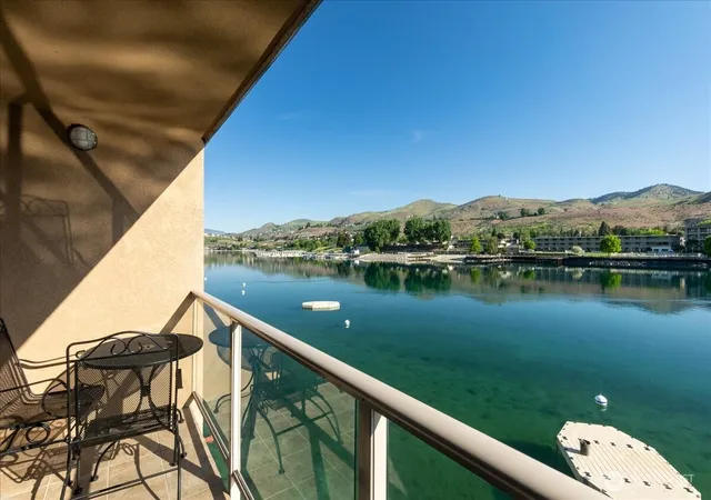 Photo 4 of Condo for sale at 322 W Woodin Ave #721, Chelan, WA 98816 | MLS# NWM2544479 | Listing updated on 2026-09-22