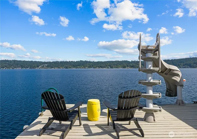 Photo 3 of Single family home for sale at 528 W Lake Sammamish Pkwy Se, Bellevue, WA 98008 | MLS# NWM2544530 | Listing updated on 2026-10-01