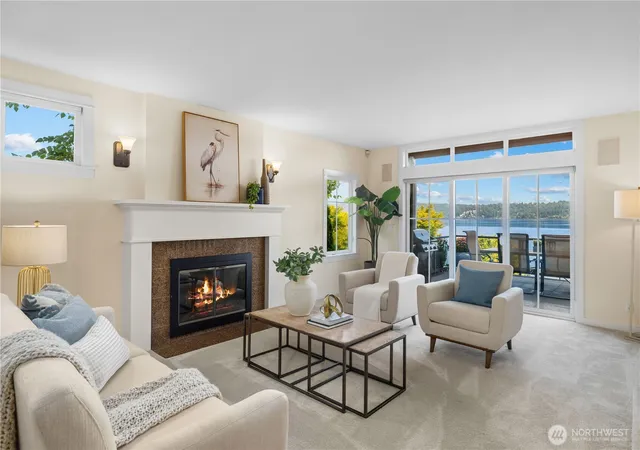 Photo 4 of Single family home for sale at 528 W Lake Sammamish Pkwy SE, Bellevue, WA 98008 | MLS# NWM2544530 | Listing updated on 2026-10-01
