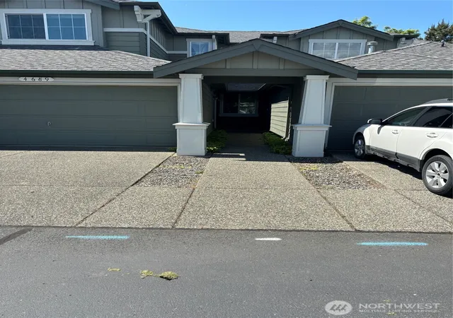 Photo 2 of Townhouse for sale at 4689 Wade St, Bellingham, WA 98226 | MLS# NWM2544562 | Listing updated on 2026-09-22