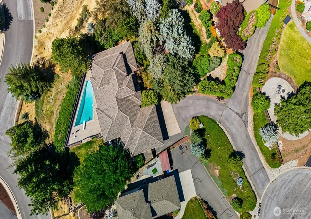 Photo 1 of Sale Pending at 323 Stoneybrook Ln, Wenatchee, WA 98801 | MLS# NWM2544597 | Listing updated on 2026-10-01