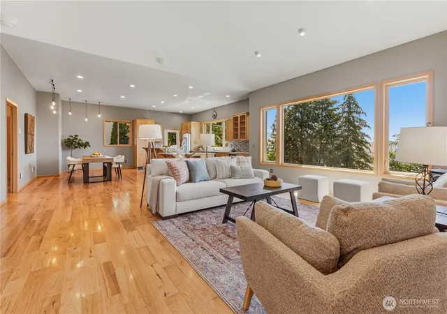 Photo 3 of Sale Pending at 323 Stoneybrook Ln, Wenatchee, WA 98801 | MLS# NWM2544597 | Listing updated on 2026-10-01