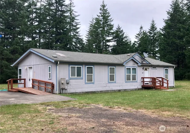 Photo 3 of Sale Pending at 20 W Bridlewood Ct, Shelton, WA 98584 | MLS# NWM2544611 | Listing updated on 2026-09-25