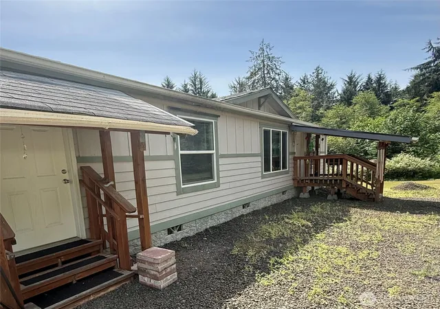 Photo 3 of Manufactured home for sale at 64 Cosset Ln, Raymond, WA 98577 | MLS# NWM2544643 | Listing updated on 2026-09-25