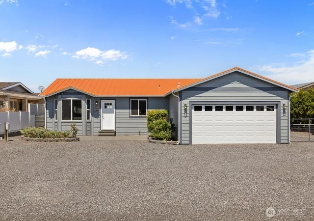 Photo 2 of Single family home for sale at 225 Atterberry Dr Sw, Mattawa, WA 99349 | MLS# NWM2544659 | Listing updated on 2026-10-02