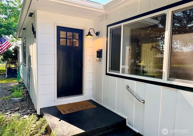 Photo 2 of Sale Pending at 2832 Louisiana St, Longview, WA 98632 | MLS# NWM2544662 | Listing updated on 2026-09-29