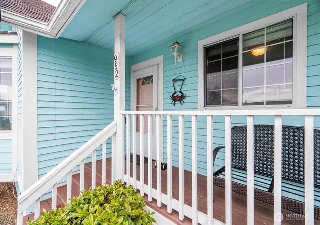 Photo 3 of Single family home for sale at 952 Wawona Ave Se, Ocean Shores, WA 98569 | MLS# NWM2544663 | Listing updated on 2026-09-22
