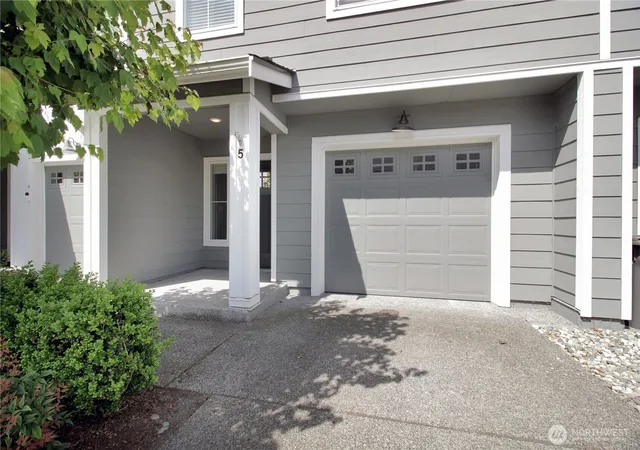 Photo 2 of Townhouse for sale at 2014 101st Avenue Se #5, Lake Stevens, WA 98258 | MLS# NWM2544671 | Listing updated on 2026-09-23