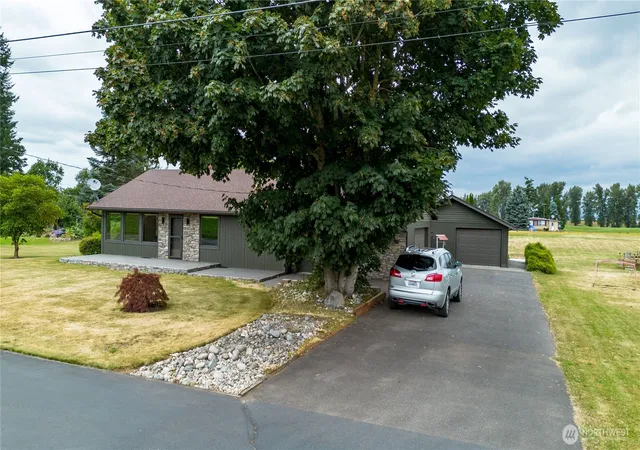 Photo 2 of Single family home for sale at 1724 Haveman Rd, Lynden, WA 98264 | MLS# NWM2544691 | Listing updated on 2026-10-01