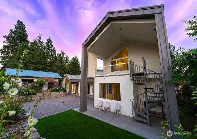 Photo 3 of Single family home for sale at 820 Cedar St, Leavenworth, WA 98826 | MLS# NWM2544719 | Listing updated on 2026-09-22