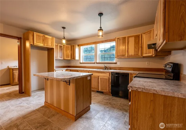 Photo 3 of House for sale at 732 Satsop Rd W, Montesano, WA 98563 | MLS# NWM2544794 | Listing updated on 2026-09-22