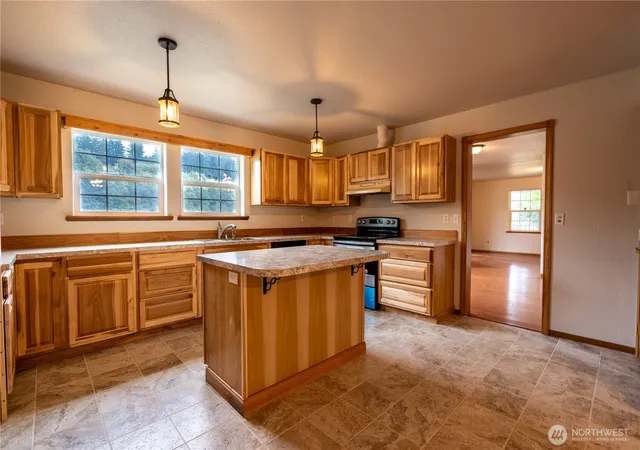 Photo 4 of House for sale at 732 Satsop Rd W, Montesano, WA 98563 | MLS# NWM2544794 | Listing updated on 2026-09-22