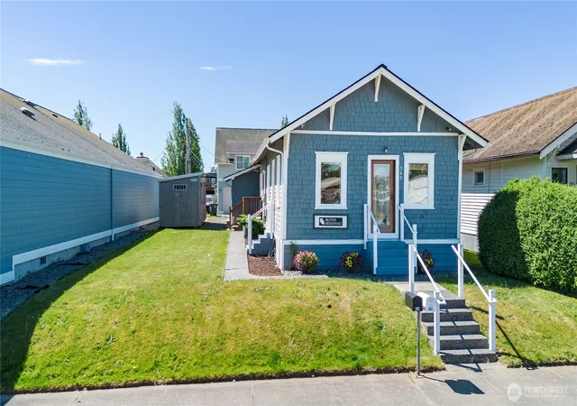 Photo 3 of Sale Pending at 349 H St, Blaine, WA 98230 | MLS# NWM2544813 | Listing updated on 2026-09-03