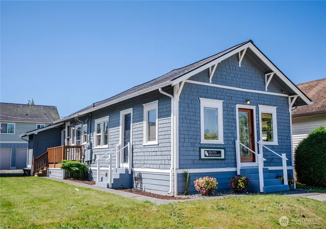 Photo 3 of Sale Pending at 349 H St, Blaine, WA 98230 | MLS# NWM2544813 | Listing updated on 2026-09-03