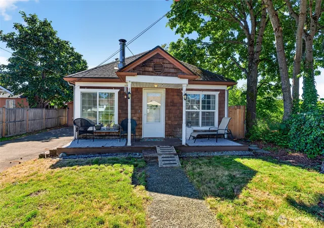 Photo 1 of Sale Pending at 10920 47th Avenue Sw, Lakewood, WA 98499 | MLS# NWM2544822 | Listing updated on 2026-09-21