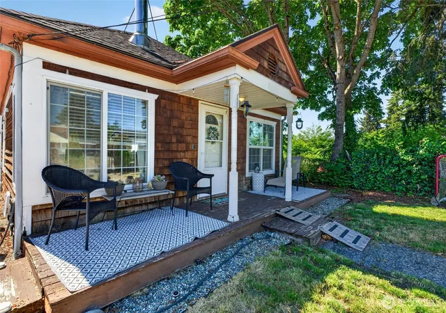 Photo 3 of Sale Pending at 10920 47th Avenue Sw, Lakewood, WA 98499 | MLS# NWM2544822 | Listing updated on 2026-09-21