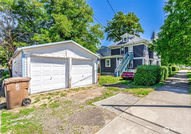 Photo 4 of House for sale at 2152 S 54 J St, Tacoma, WA 98405 | MLS# NWM2544823 | Listing updated on 2026-09-21