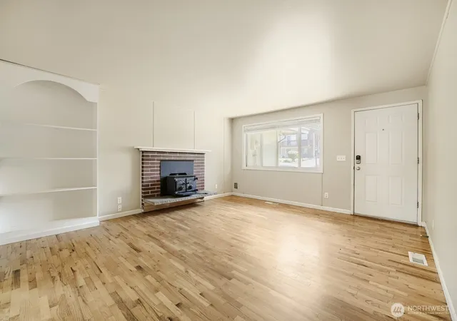 Photo 3 of Sale Pending at 23227 110th Place Se, Kent, WA 98031 | MLS# NWM2544833 | Listing updated on 2026-09-25