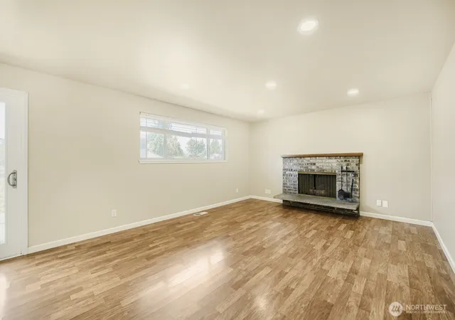 Photo 4 of Sale Pending at 23227 110th Place SE, Kent, WA 98031 | MLS# NWM2544833 | Listing updated on 2026-09-25