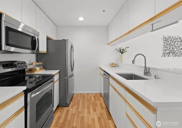 Photo 4 of Condo for sale at 2600 2nd Avenue #302, Seattle, WA 98121 | MLS# NWM2544862 | Listing updated on 2026-09-22