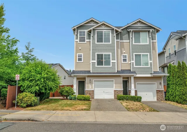 Townhouse for sale at 201 127th Street SE #A, Everett, WA 98208 | MLS# NWM2544875