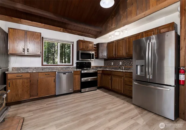 Photo 3 of Single family home for sale at 2461 W Deegan Rd, Shelton, WA 98584 | MLS# NWM2544885 | Listing updated on 2026-09-30