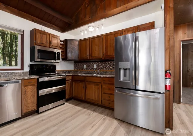 Photo 4 of Single family home for sale at 2461 W Deegan Rd, Shelton, WA 98584 | MLS# NWM2544885 | Listing updated on 2026-09-30