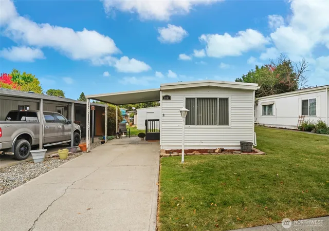 Photo 2 of Manufactured home for sale at 1031 Se Scenic View Dr, College Place, WA 99324 | MLS# NWM2544900 | Listing updated on 2026-09-22