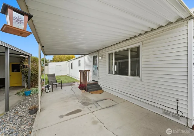 Photo 3 of Manufactured home for sale at 1031 SE Scenic View Dr, College Place, WA 99324 | MLS# NWM2544900 | Listing updated on 2026-09-22