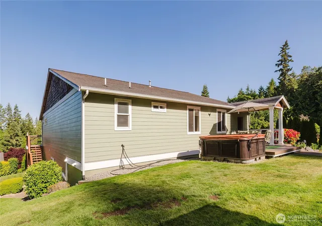 Photo 3 of Single family home for sale at 235 Nw Bunker Hl Ln W, Bremerton, WA 98311 | MLS# NWM2544911 | Listing updated on 2026-09-22