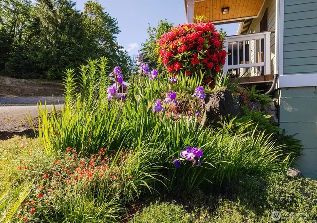 Photo 3 of Single family home for sale at 235 NW Bunker Hl Ln W, Bremerton, WA 98311 | MLS# NWM2544911 | Listing updated on 2026-09-22