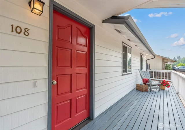 Photo 2 of Sale Pending at 108 Sunnyside Dr, Centralia, WA 98531 | MLS# NWM2544914 | Listing updated on 2026-09-23