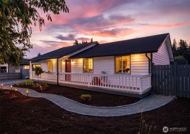 Photo 3 of Sale Pending at 108 Sunnyside Dr, Centralia, WA 98531 | MLS# NWM2544914 | Listing updated on 2026-09-23