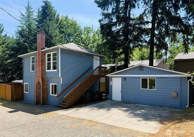 Photo 2 of Multi family home for sale at 133 N Marion St, Bremerton, WA 98312 | MLS# NWM2544918 | Listing updated on 2026-09-22