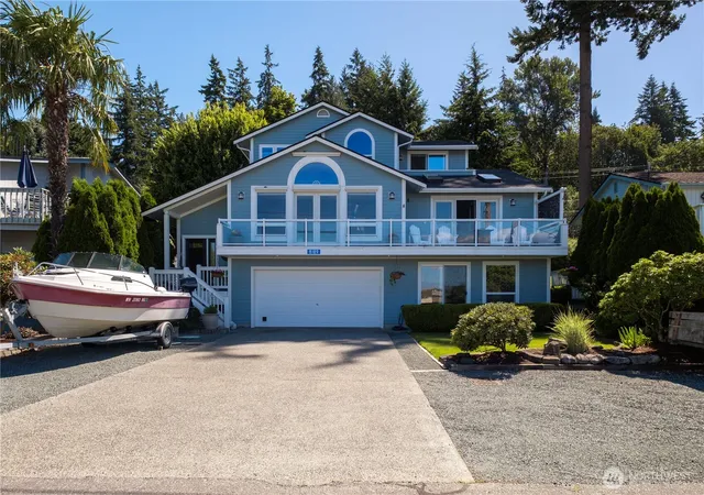 Photo 1 of Single family home for sale at 8189 Whidbey Dr, Clinton, WA 98236 | MLS# NWM2544942 | Listing updated on 2026-09-22