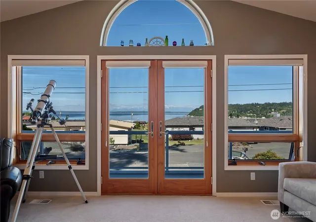 Photo 3 of Single family home for sale at 8189 Whidbey Dr, Clinton, WA 98236 | MLS# NWM2544942 | Listing updated on 2026-09-22