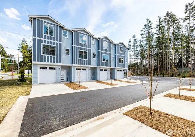 Photo 2 of Townhouse for sale at 945 Nw Heller St #A1, Oak Harbor, WA 98277 | MLS# NWM2544978 | Listing updated on 2026-09-24