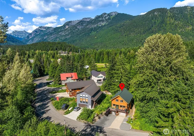 Photo 2 of Single family home for sale at 190 Rampart Dr, Snoqualmie Pass, WA 98068 | MLS# NWM2544990 | Listing updated on 2026-09-22