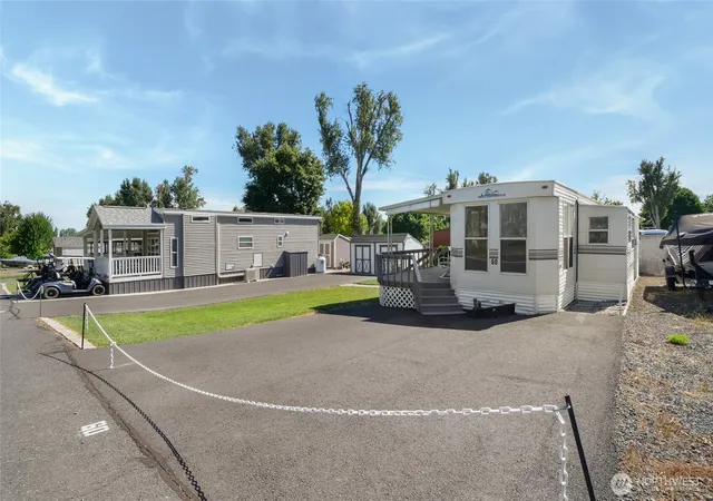 Photo 4 of Manufactured home for sale at 7037 E Highway 262 #60 61, Othello, WA 99344 | MLS# NWM2545014 | Listing updated on 2026-09-26