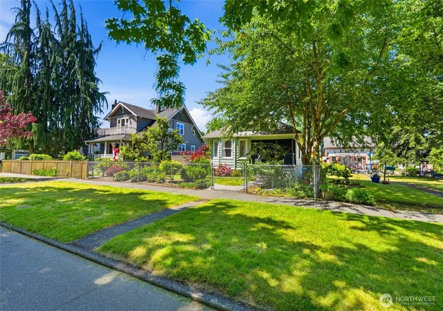 Photo 3 of Single family home for sale at 2312 Baker Ave, Everett, WA 98201 | MLS# NWM2545038 | Listing updated on 2026-09-22