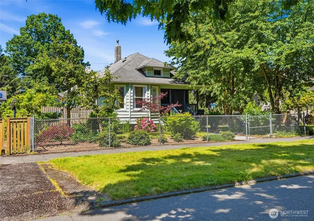 Photo 3 of Single family home for sale at 2312 Baker Ave, Everett, WA 98201 | MLS# NWM2545038 | Listing updated on 2026-09-22