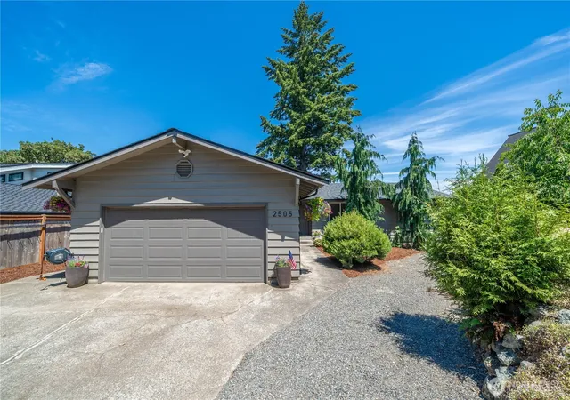Photo 3 of Single family home for sale at 2505 211th Avenue E, Lake Tapps, WA 98391 | MLS# NWM2545050 | Listing updated on 2026-09-22