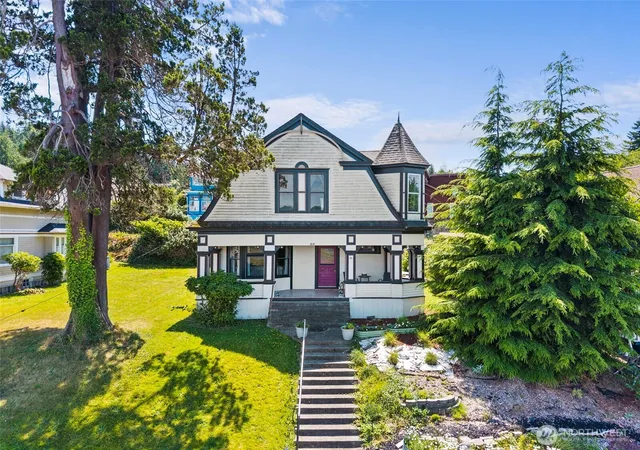 Photo 1 of Single family home for sale at 714 W 1st Street, South Bend, WA 98586 | MLS# NWM2545060 | Listing updated on 2026-09-22