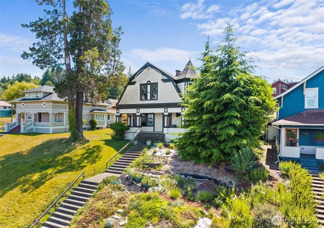 Photo 3 of Single family home for sale at 714 W 1st Street, South Bend, WA 98586 | MLS# NWM2545060 | Listing updated on 2026-09-22